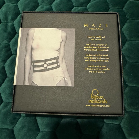 Bijoux Indiscrets Wide Belt and Restraints - Picture 6 of 11